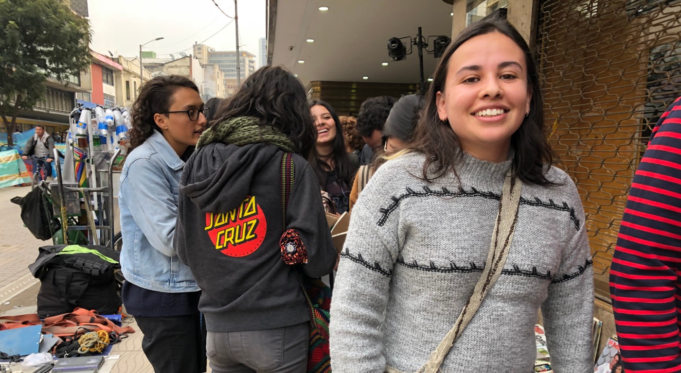 Imagen de María Camila asistiendo a la antigua sede de la Cinemateca Distrital en Bogotá