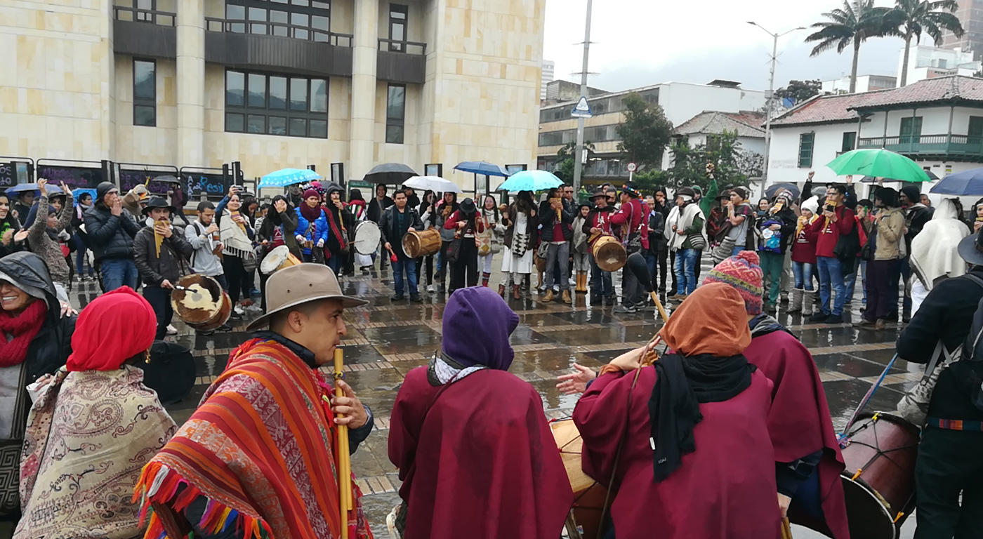 El solsticio de verano reunió a miembros del pueblo muisca en Plaza de Bolívar - Foto: Archivo de Bogotá.