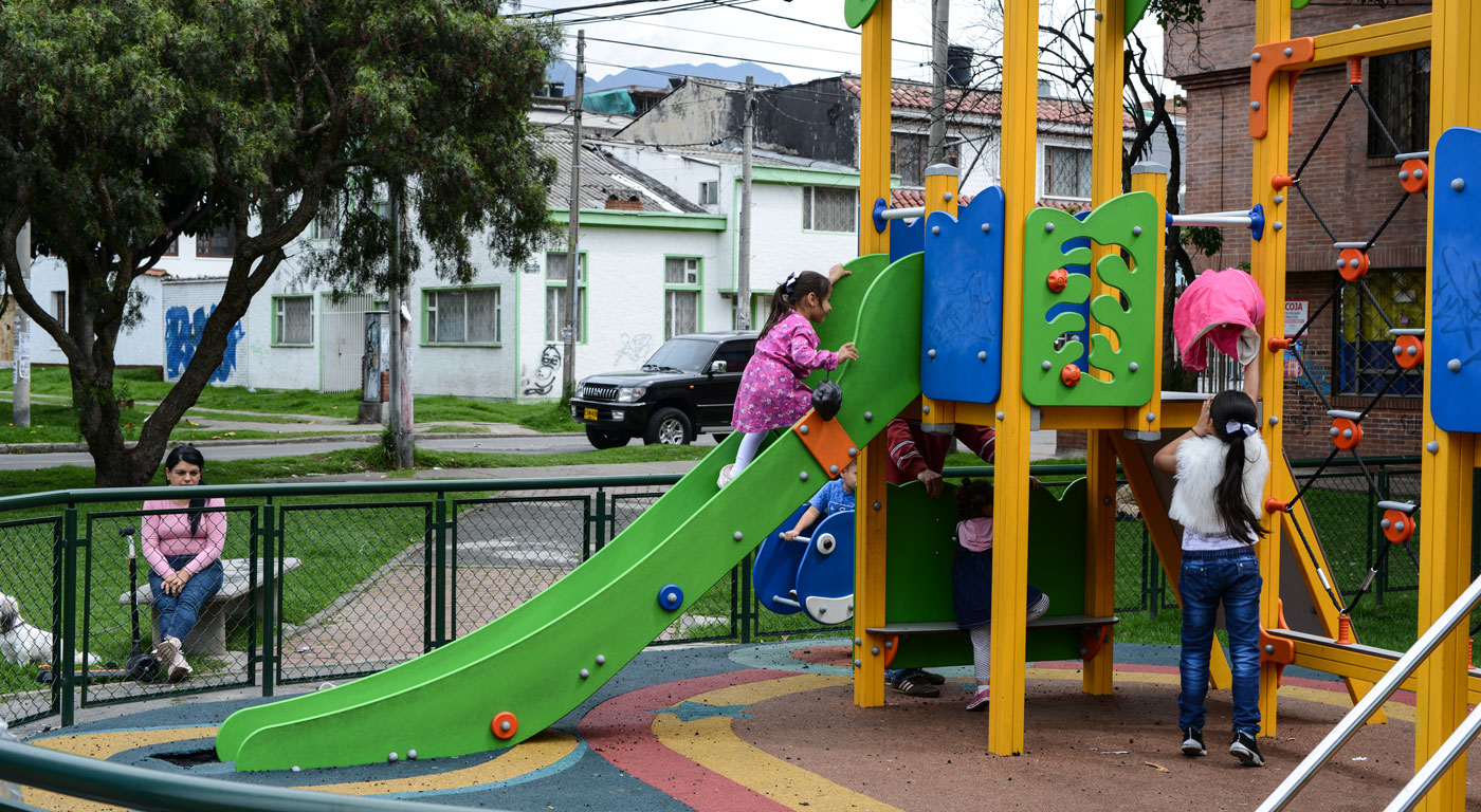 Así disfrutan las familias el nuevo parque en Ciudad Berna de la localidad Antonio Nariño - Foto: I.D.R.D.