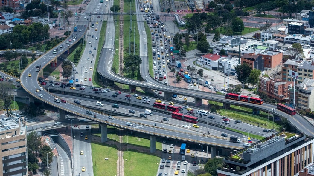 Fotografía de puente de la NQS a la altura de la autopista norte.