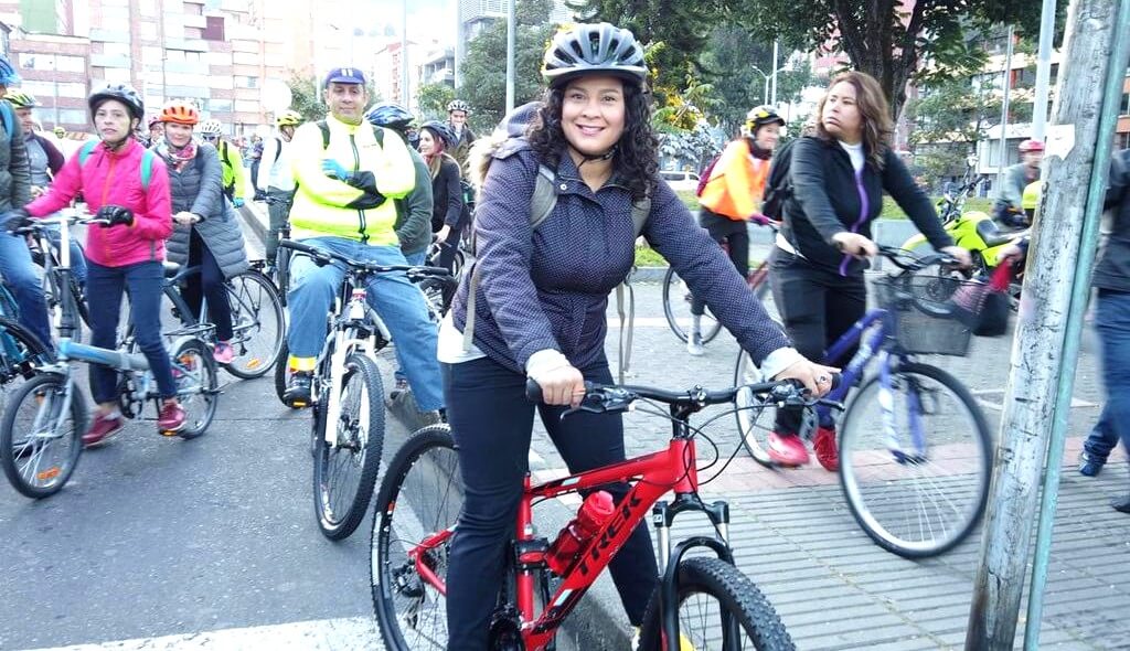 imagen de ciudadanos y ciudadanas en bicicleta