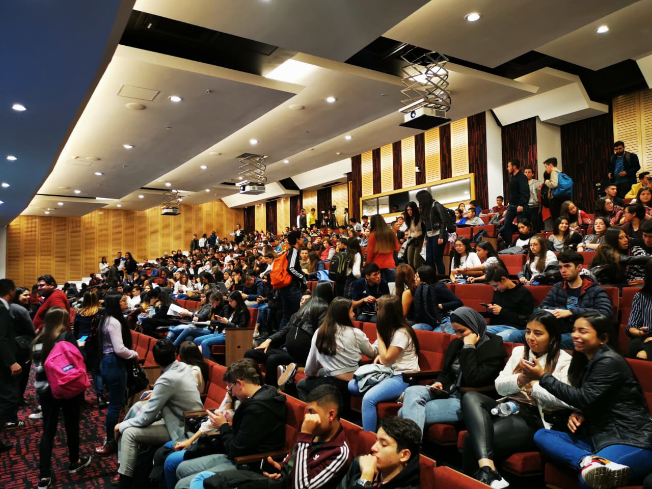 Grupo de estudiantes en la Universidad Externado, Bogotá. 