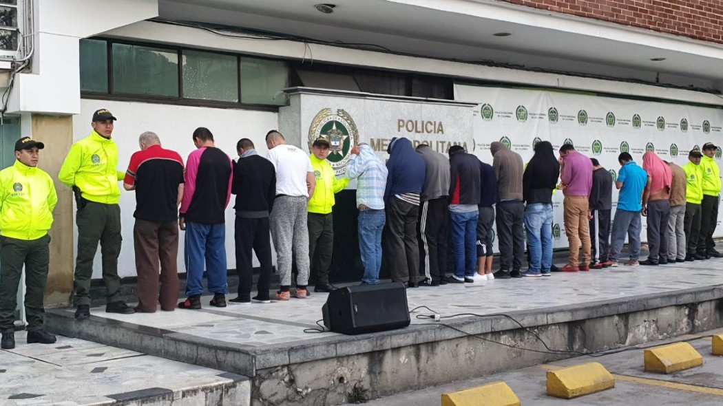 Fotografía de los 20 capturados por la Policía.