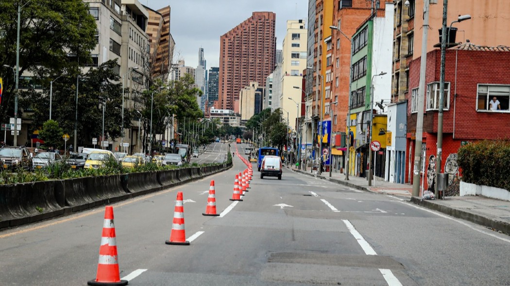 Fotografía de la carrera séptima desocupada durante la cuarentena.