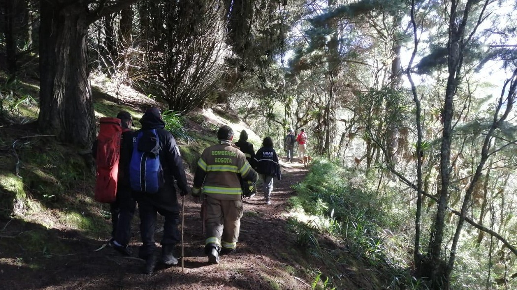 Bomberos rescataron a personas en los Cerros