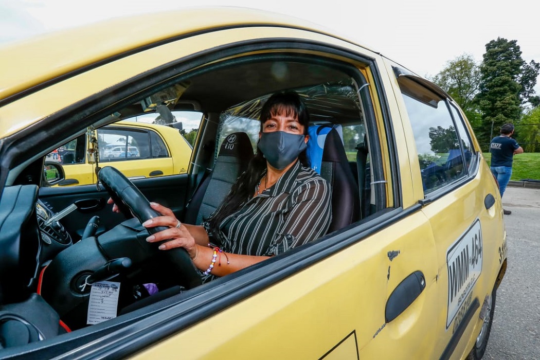 Alcaldesa Claudia López destacó labor de las 3.500 mujeres taxistas de Bogotá