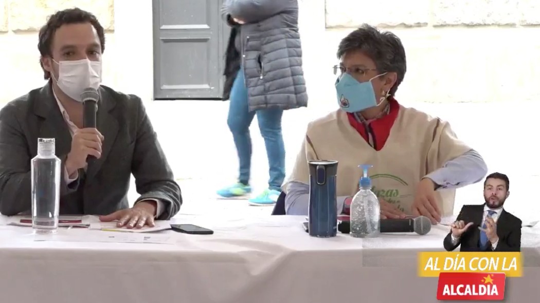 Fotografía de la alcaldesa y el secretario de gobierno.