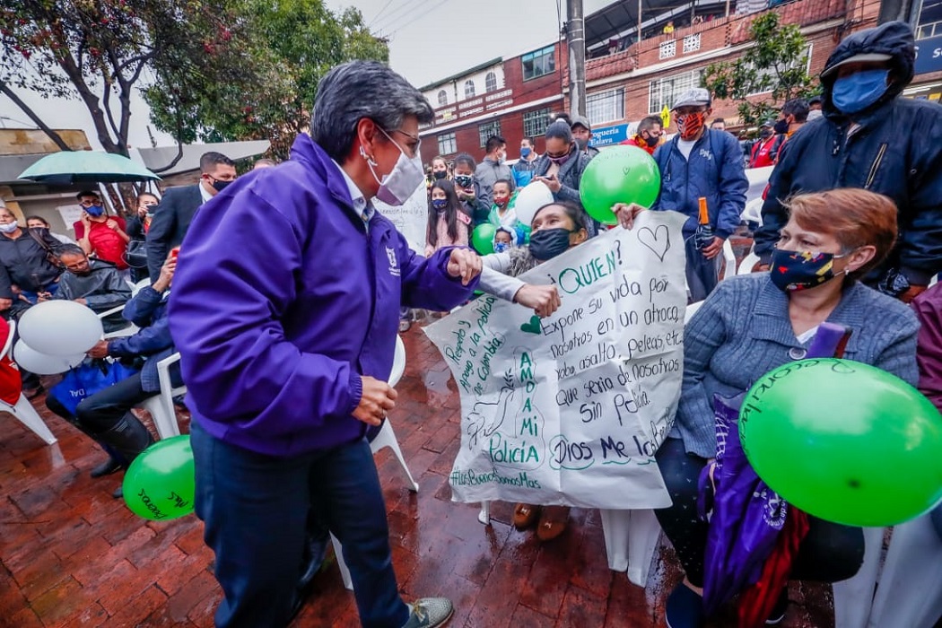 La alcaldesa visitó tres CAI que fueron vandalizados en Suba y dialogó con la ciudadanía, como parte de su compromiso por reconstruir la confianza. 