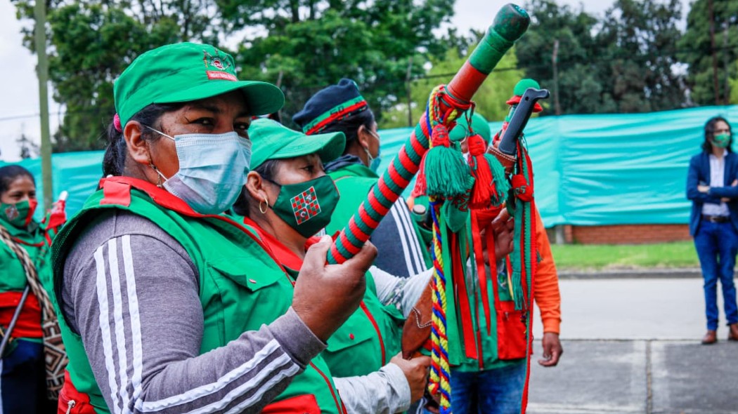 Miembros de la minga en el Palacio de los deportes.