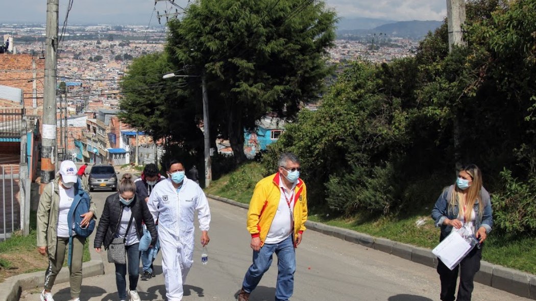 Funcionarios de Integración Social en las calles