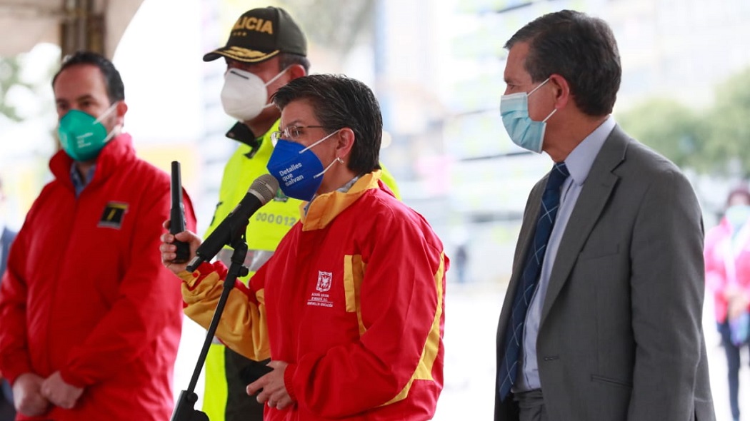 Claudia López entrega a la Policía de Bogotá 845 detectores de metales a la Policía de Bogotá