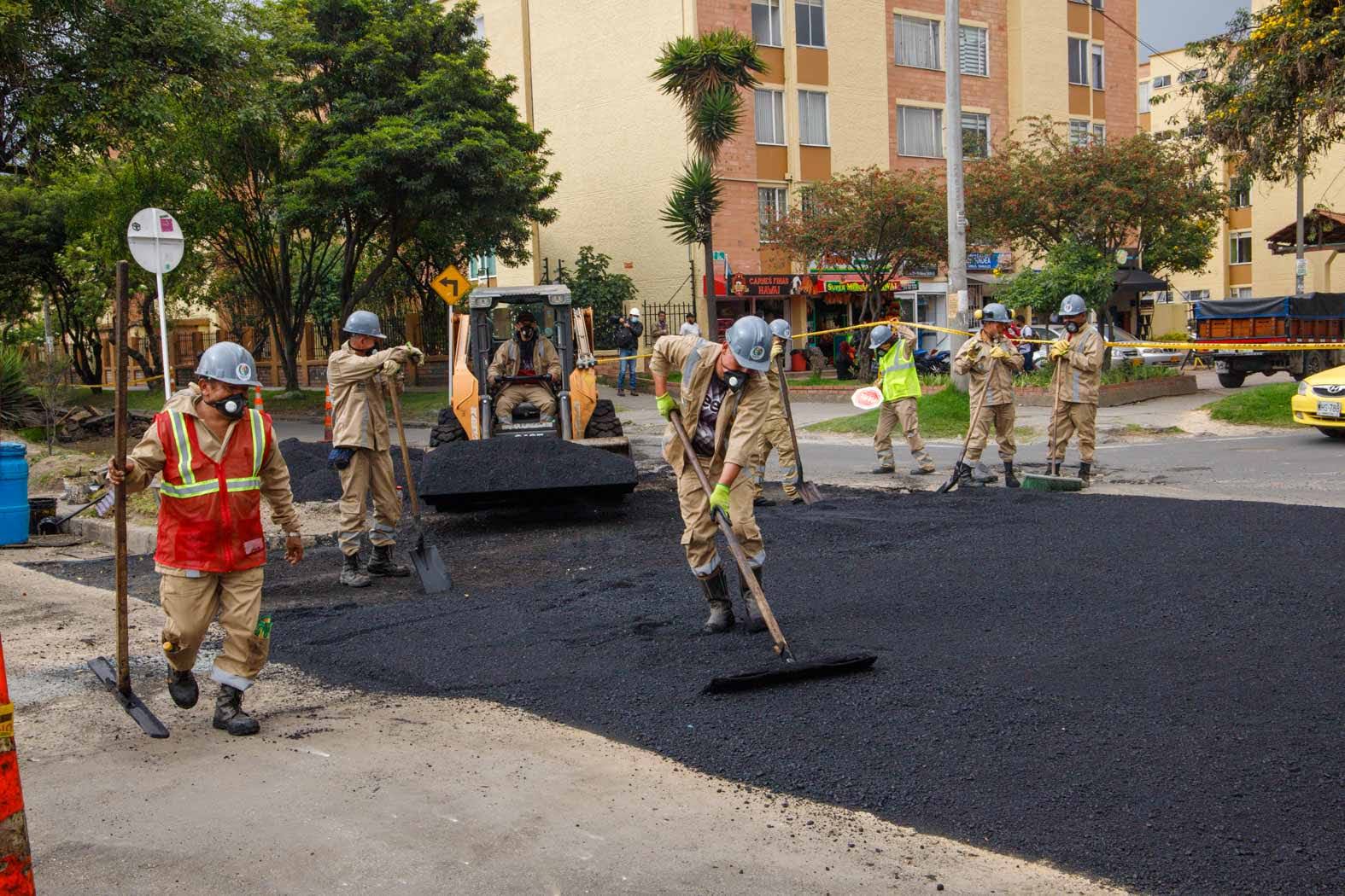 En total suman 4.5 kilómetros de malla vial que la Unidad de Mantenimiento Vial- UMV está reparando en la localidad de Kennedy. 