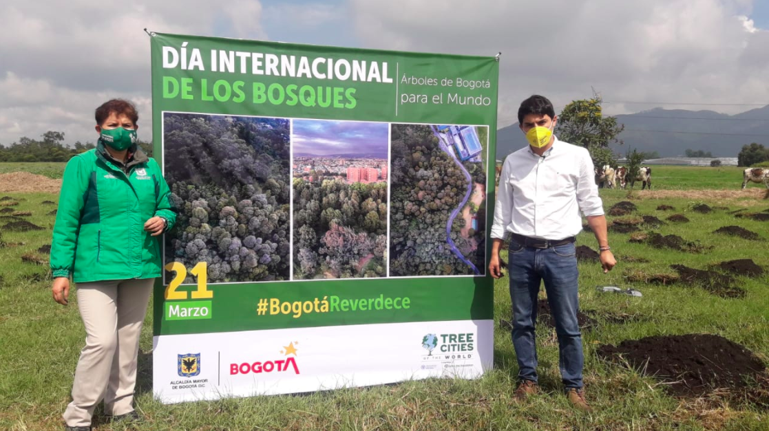 Julián Moreno Barón, alcalde local de Suba y Martha Liliana Perdomo, directora Jardín Botánico -Día Internacional de los Bosques