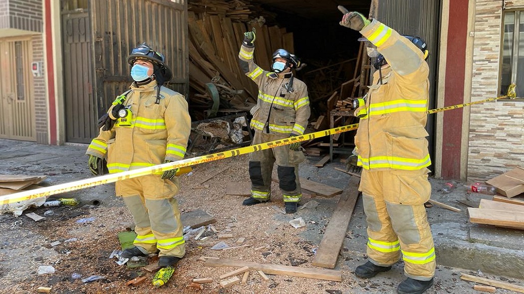 Los bomberos intentaron salvar al propietario de la bodega pero una ambulancia determinó que ya se encontraba con signos vitales