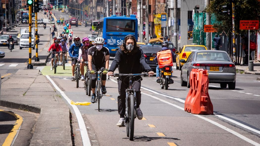 Ciclistas en la carrera Séptima