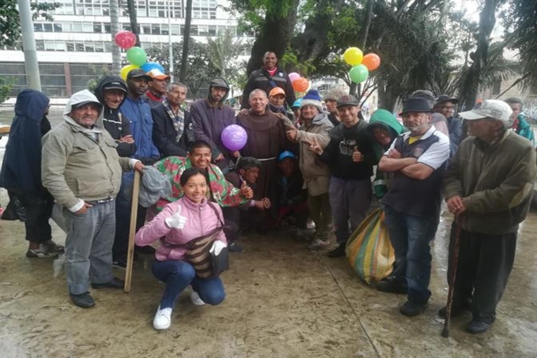 'Fray Ñero' junto a habitantes de calle