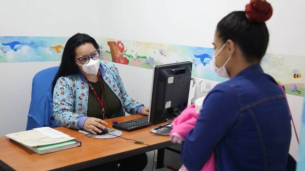 Imagen de atención a madres gestantes.