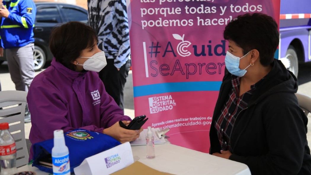 Mujer recibiendo atención.