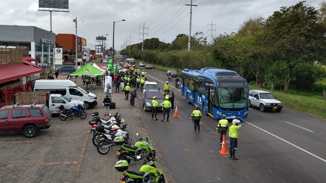 Policías en control vial.