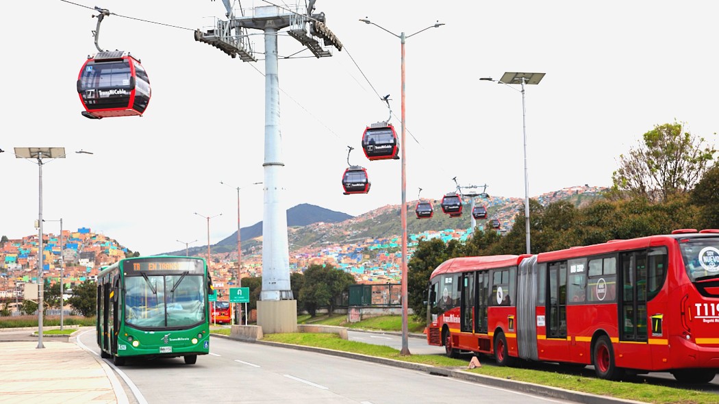 Buses y TransMiCable.