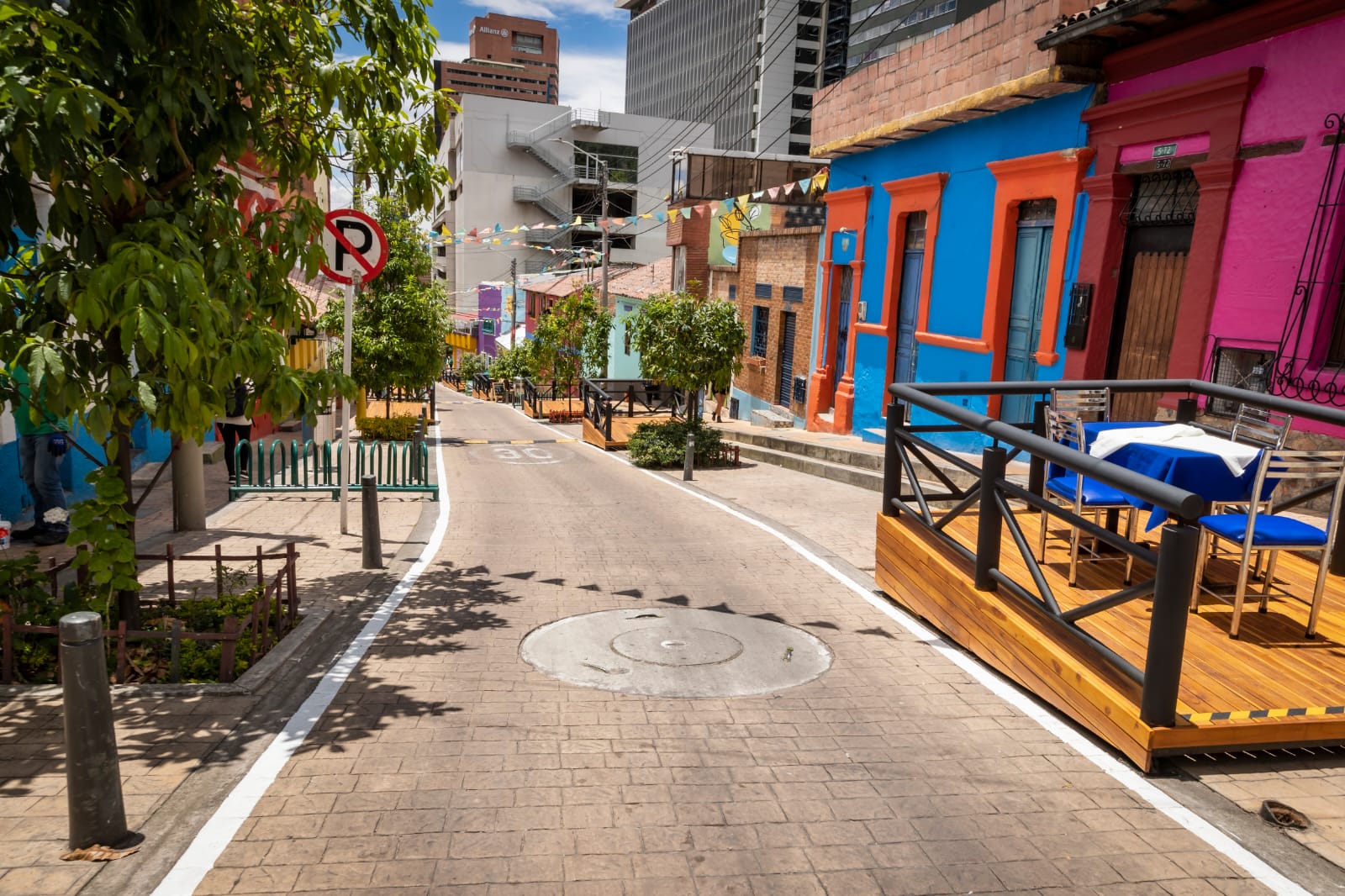 Calle Bonita, nombre con el que se le conoce al sector de restaurantes ubicados en la calle 30 entre carreras quinta y séptima, Foto: Alcaldía Mayor de Bogotá.