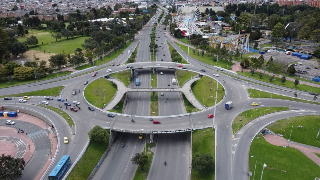 Fotografía panorámica de la glorieta de la avenida 68