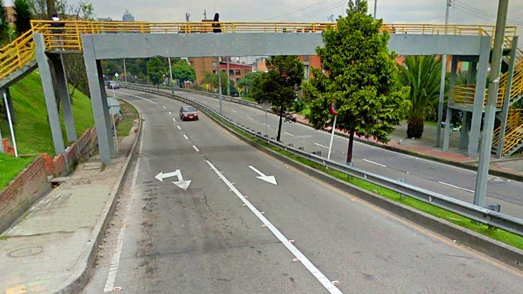 Puente sobre la avenida circunvalar.