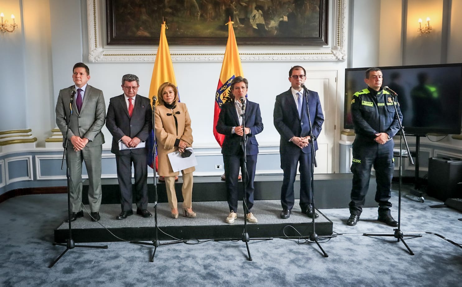 (De izq. a Der.) Wilson Ruiz, MinJusticia; Luis Ortegón, Pdte. Tribunal Administrativo de Cund.; Gloria López, Pdta. Consejo Superior de la Judicatura; Claudia López, alcaldesa; Francisco Barbosa, Fiscal general; y Gral. Eliécer Camacho, de Mebog.