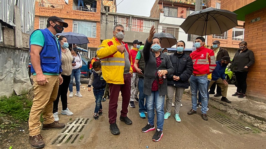 Director de la UMV junto con la comunidad.