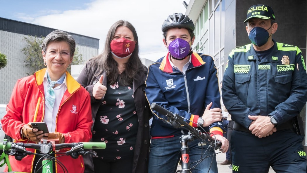 La alcaldesa, Claudia López, hizo un recorrido por la localidad de Kennedy y entregó avances en materia de seguridad, social y económica. -Foto: Alcaldía de Bogotá