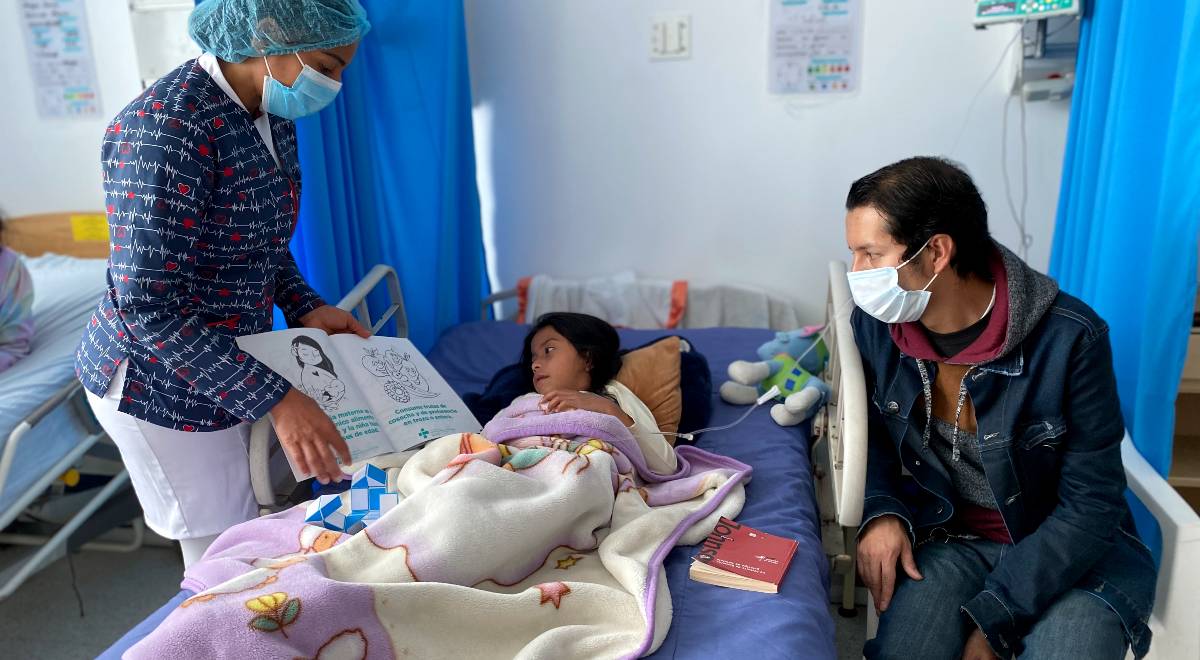 Artesanos de sonrisas: lectura a pacientes hospitalizados en H.Meissen