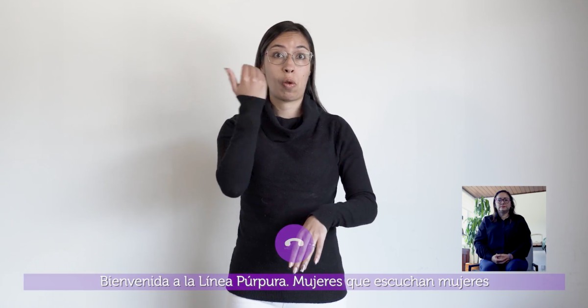 ¿Cómo acceden una mujer sorda a la Línea Púrpura en lengua de señas?