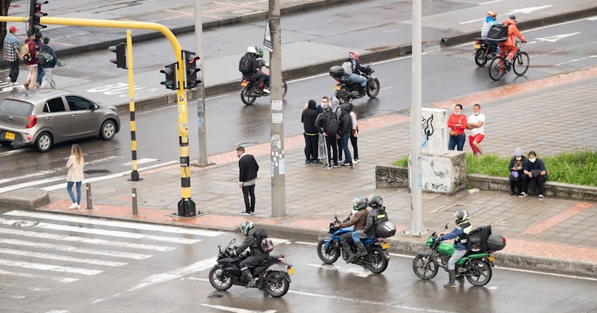 Seis excepciones a restricción de parrillero en moto en Bogotá 