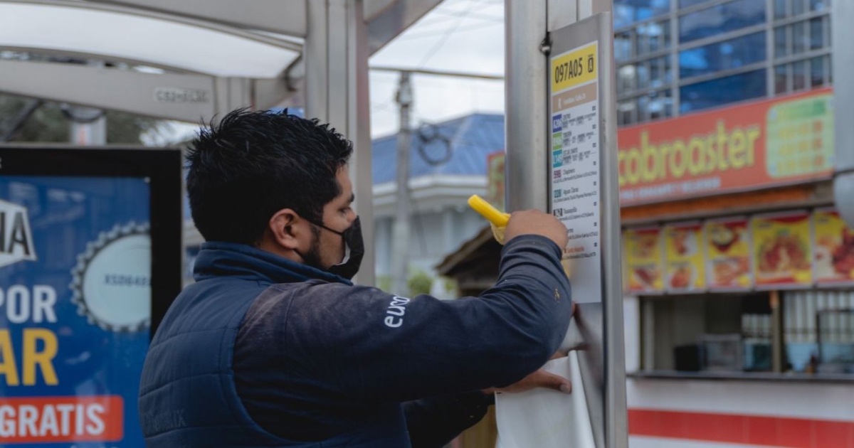 Con nuevos adhesivos paraderos SITP informarán a usuarios rutas