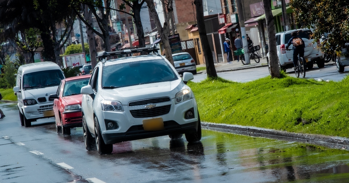 Car in motion on the streets of Bogota