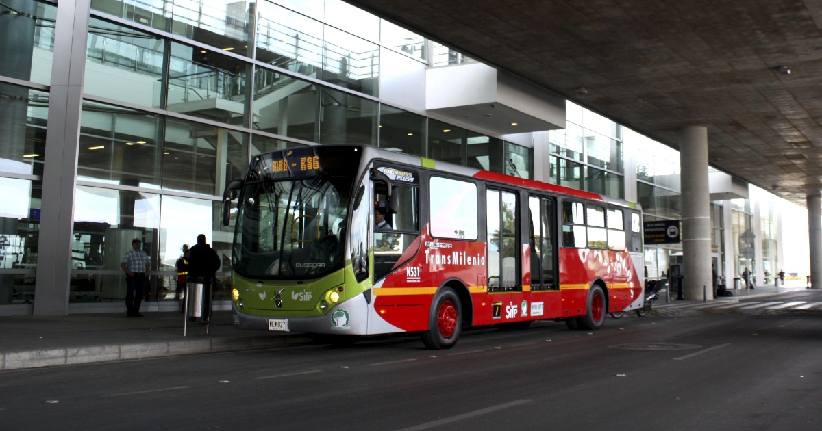 TransMilenio route K86-M86 stopping at El Dorado Airport.