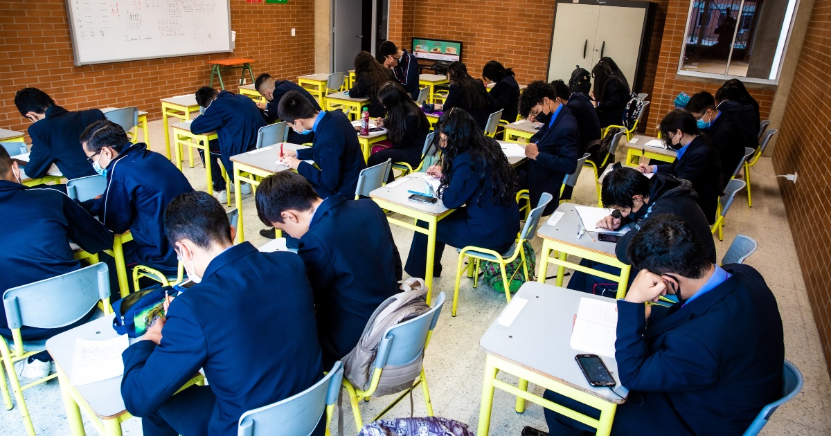 Pasos para solicitar certificado de estudios de un colegio en Bogotá