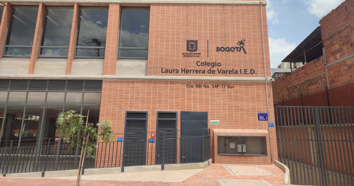 Entrega del colegio Laura Herrera de Varela en la localidad de Bosa 