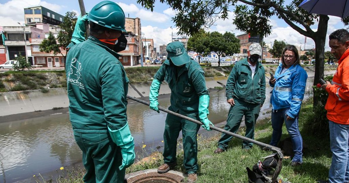 Llamado a la ciudadanía para que no arroje basura a las alcantarillas 