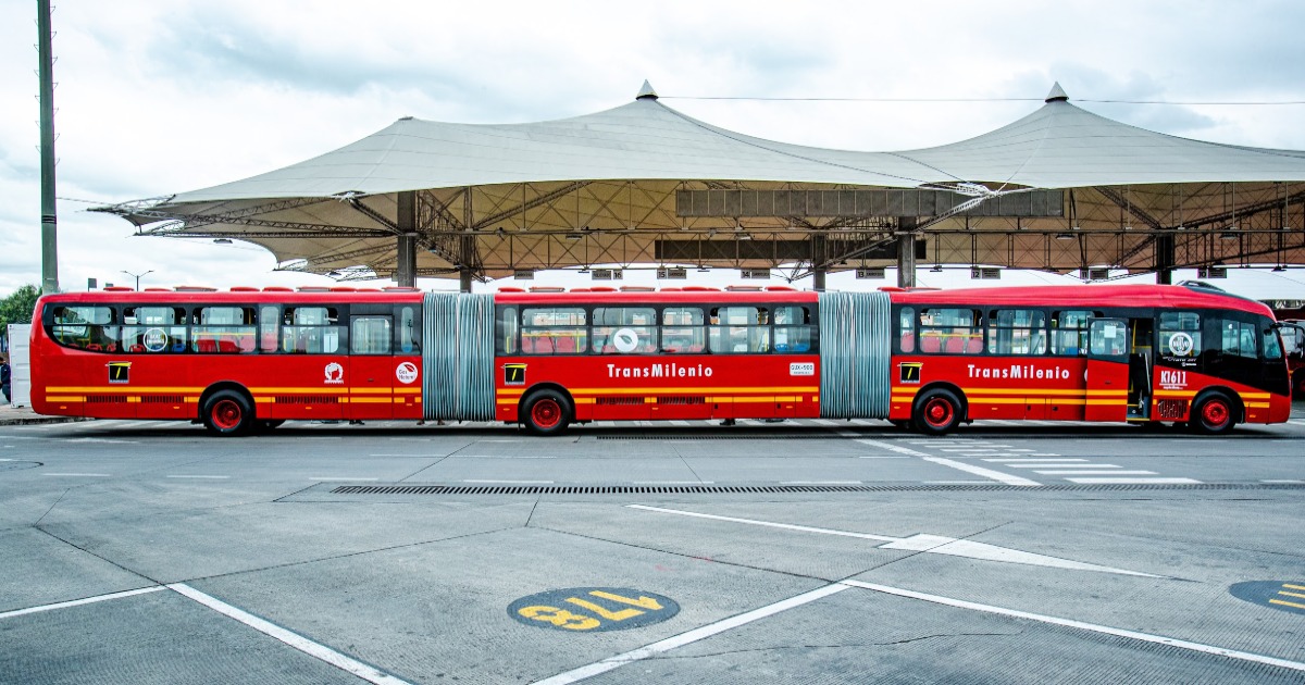 TransMilenio denunció a hombre que se lanzó de un bus en movimiento 