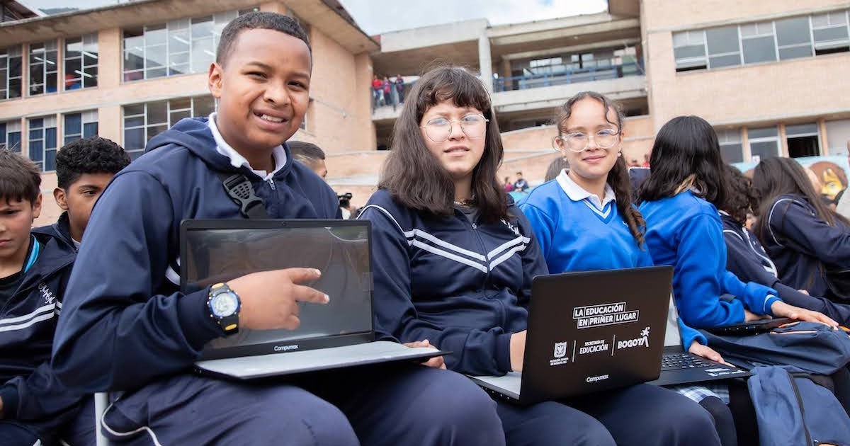 Distrito superó cifra histórica de entrega de tabletas a estudiantes 