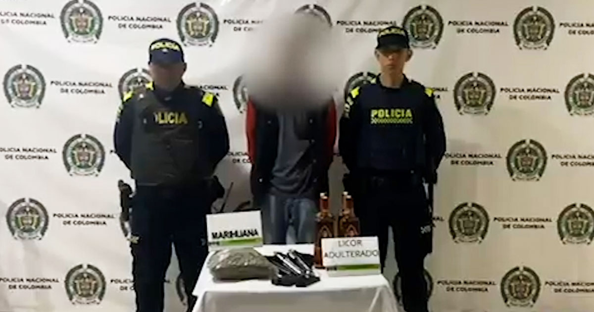 Cayó con 3 armas, licor adulterado y más de 600 g de estupefacientes