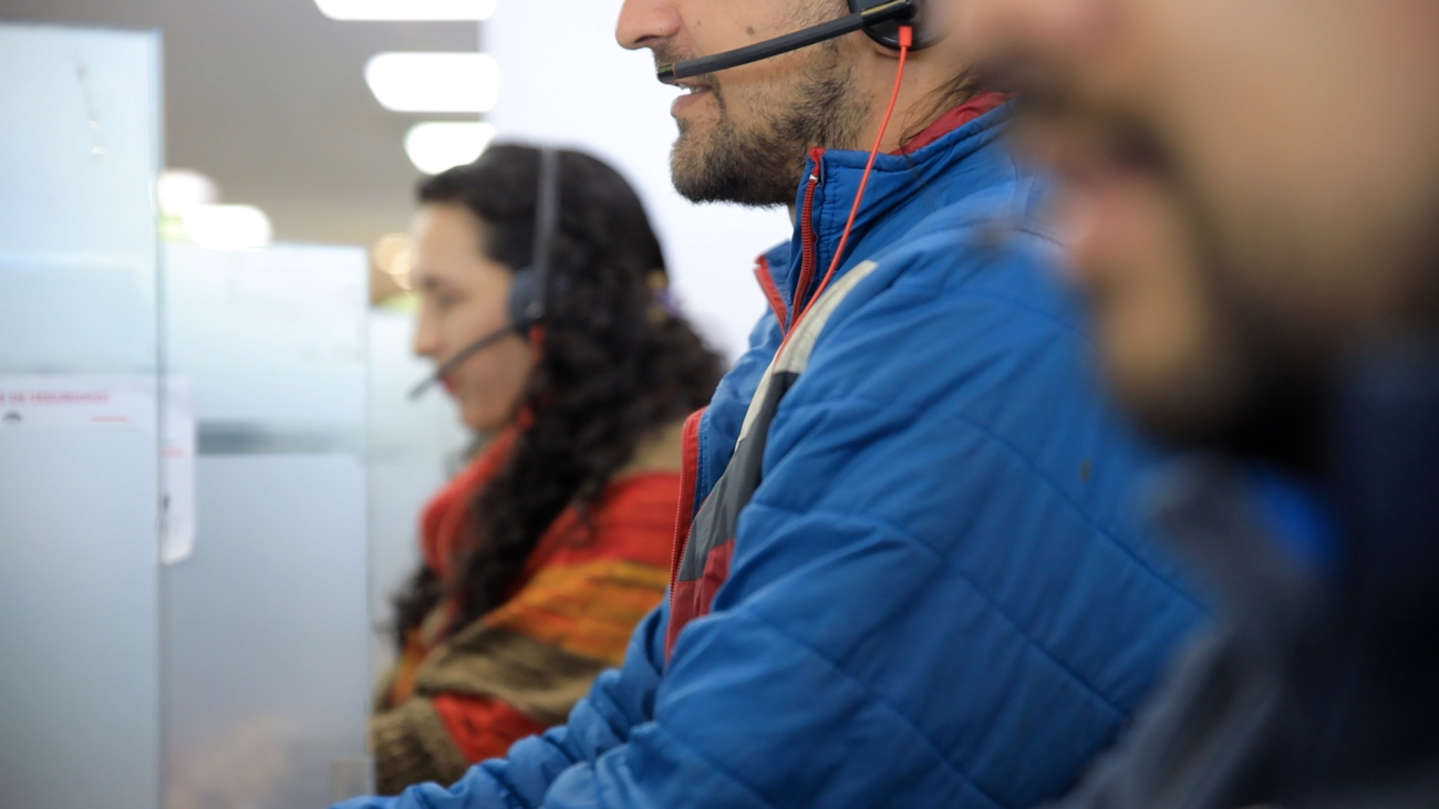 Tramitar emociones a través del teléfono, así funciona la Línea Calma