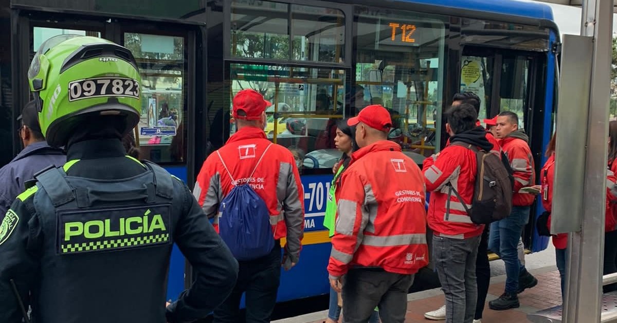 agentes en transmilenio