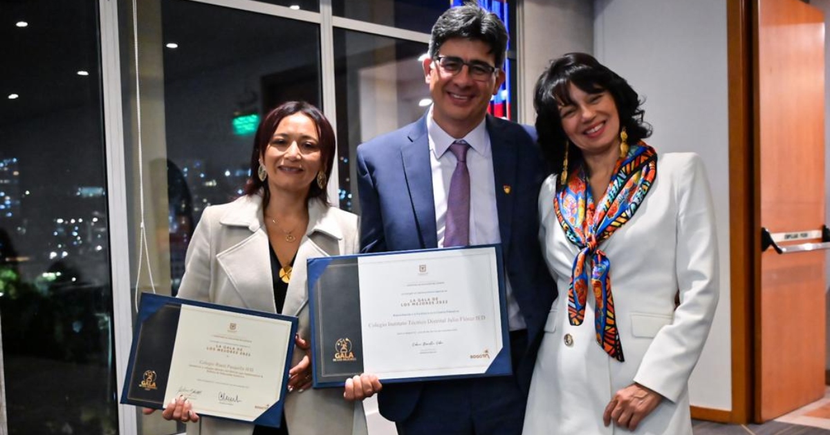 Rectores de colegios oficiales reciben reconocimiento por su labor 