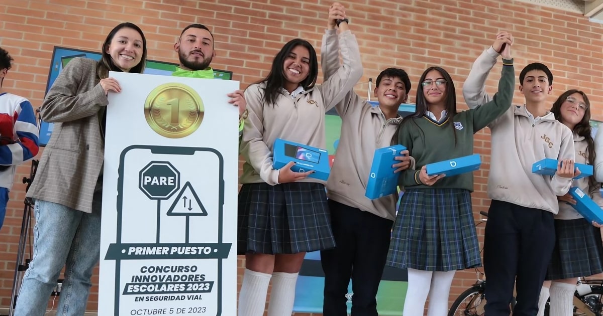 Estudiantes son premiados por sus proyectos en movilidad y seguridad