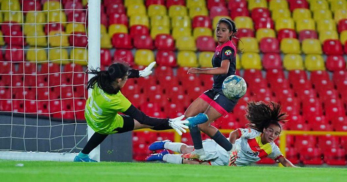 Inscripciones a escuelas de fútbol femenino del IDRD en Bogotá 