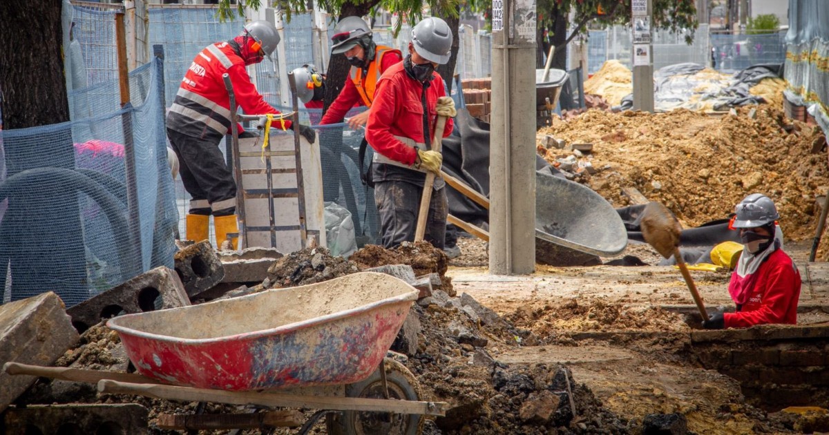 Oferta laboral para mano de obra no calificada en obra de la calle 13