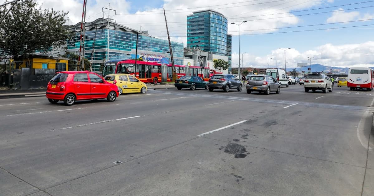 Pico y placa para vehículos particulares y taxis en Bogotá 8 de abril 