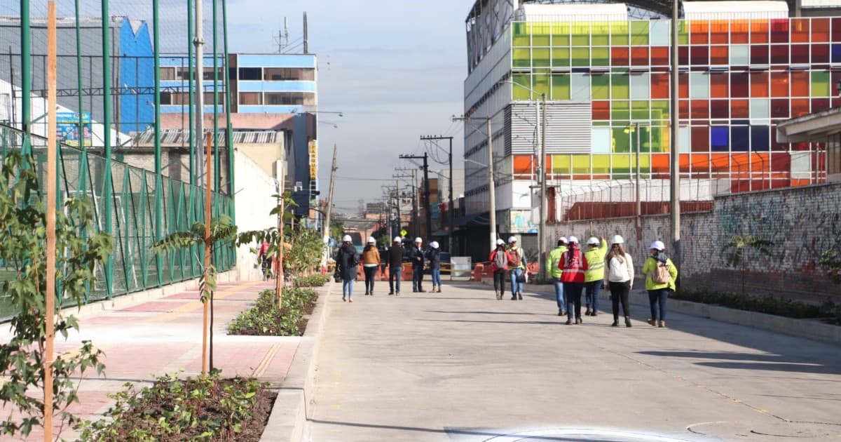 IDU realiza piloto para la construcción de andenes más resistentes